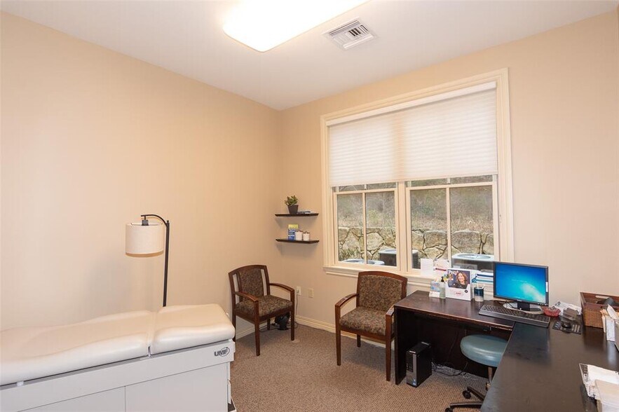 More Photos Of 5900 Southwest Pky, Austin Medical For Lease