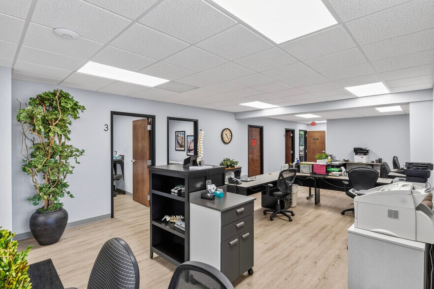 More Photos Of 160 Prosperous Pl, Lexington Medical For Sale