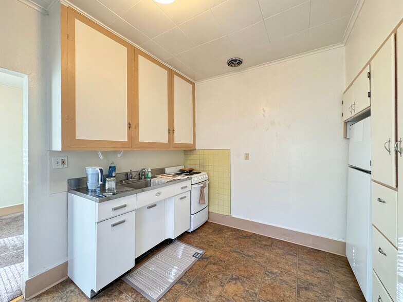 More Photos Of 306 W 1st St, Port Angeles Apartments For Sale