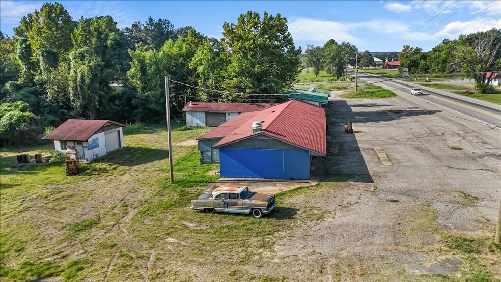 More Photos Of 2701 Pocola blvd, Pocola Warehouse For Sale