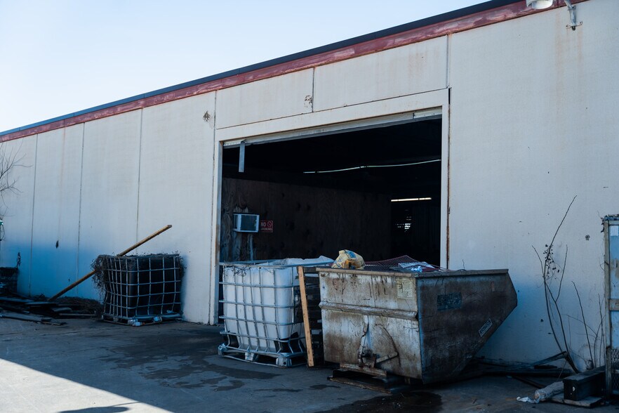 More Photos Of 1616 N Interstate 35 N, Lancaster Flex For Sale