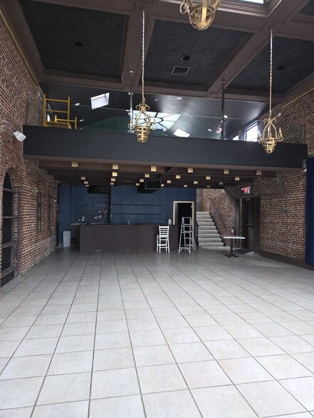 More Photos Of 286 Main St, Port Washington Restaurant For Lease