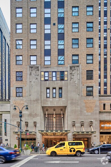 More Photos Of 420 Lexington Ave, New York Coworking Space