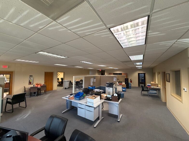 More Photos Of 17811 E 40 Hwy, Independence Office For Sale