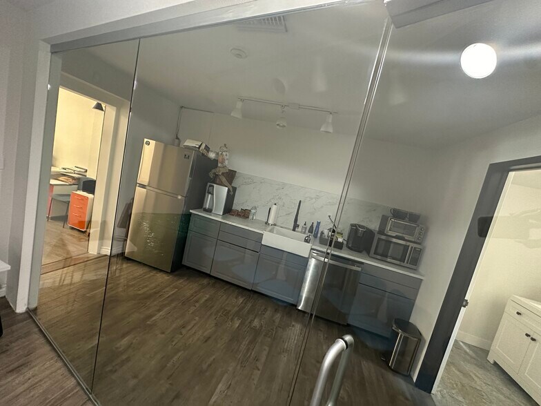 More Photos Of 511-515 S Myrtle Ave, Monrovia Bank For Lease