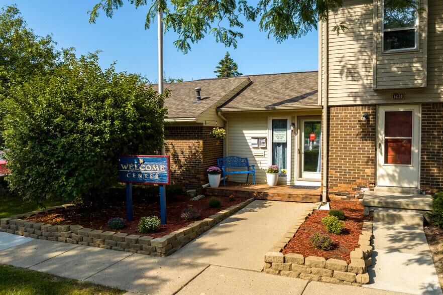 More Photos Of 5238 Dunn Hill Dr, Grand Blanc Apartments For Sale