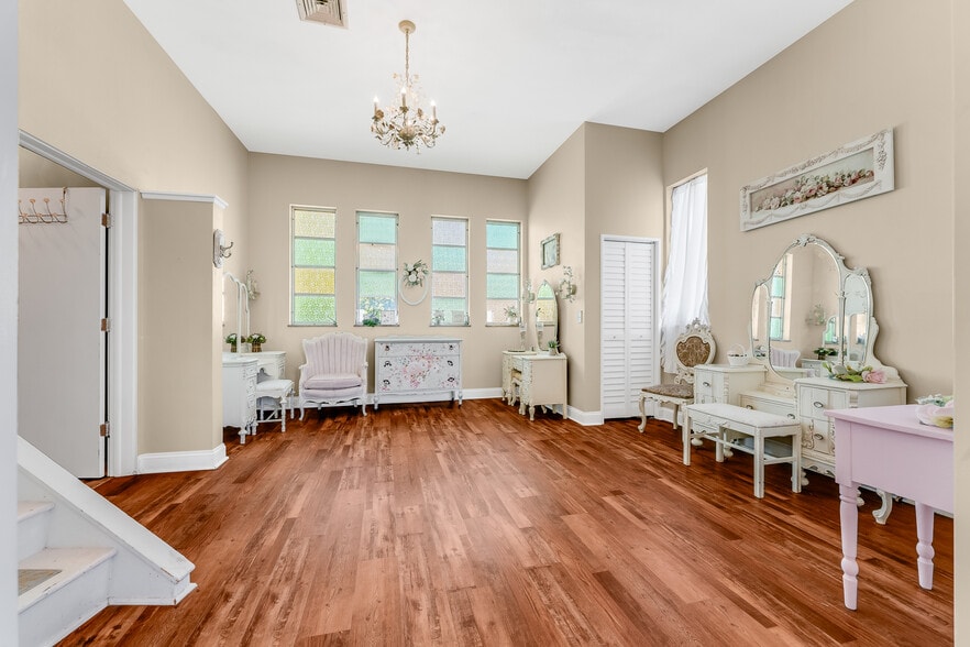 More Photos Of 801 E Park Ave, Fairmont Storefront For Sale