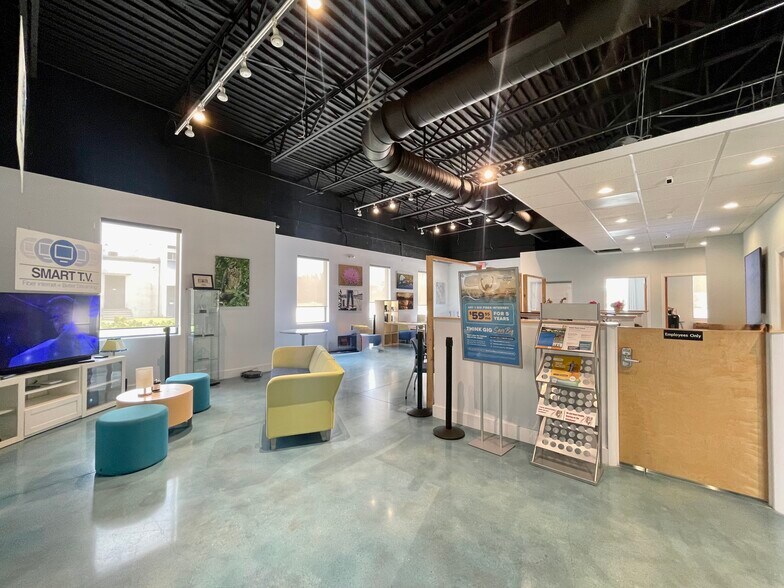 More Photos Of 15931-15935 SW Warfield Blvd, Indiantown Freestanding For Lease