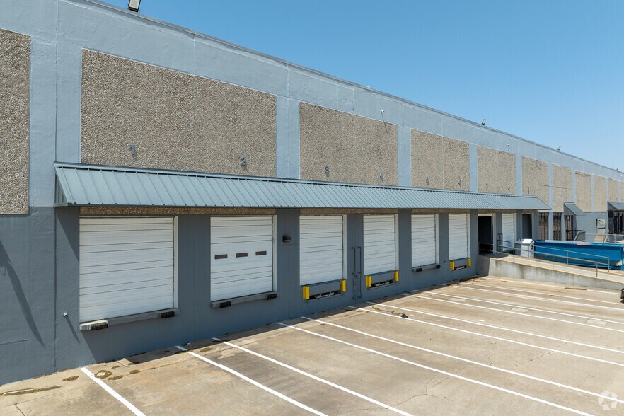More Photos Of 807-809 110th St, Arlington Distribution For Lease