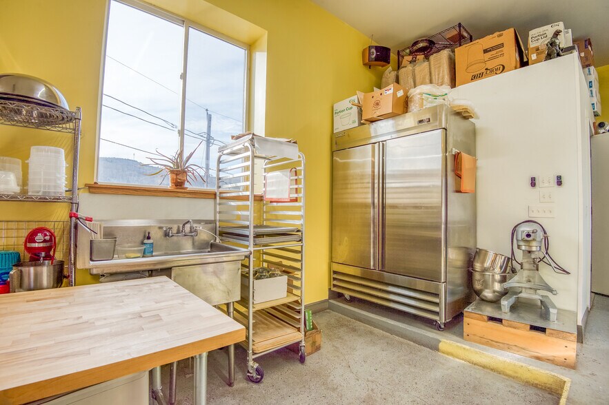 More Photos Of 206 Main St, Berlin Office For Sale