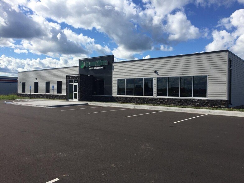 More Photos Of 3131 Halvor Ln, Superior Light Distribution For Lease
