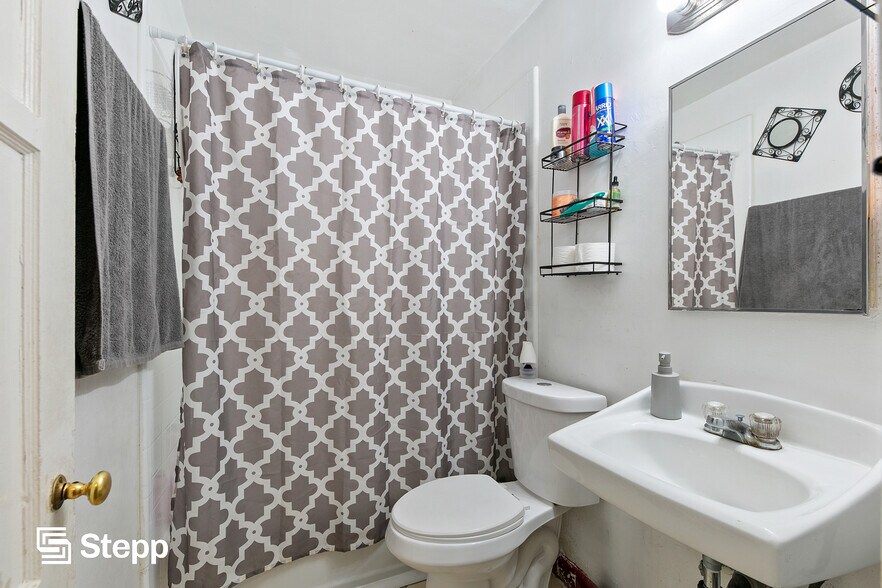 More Photos Of 2490 Cedar Ave, Long Beach Apartments For Sale