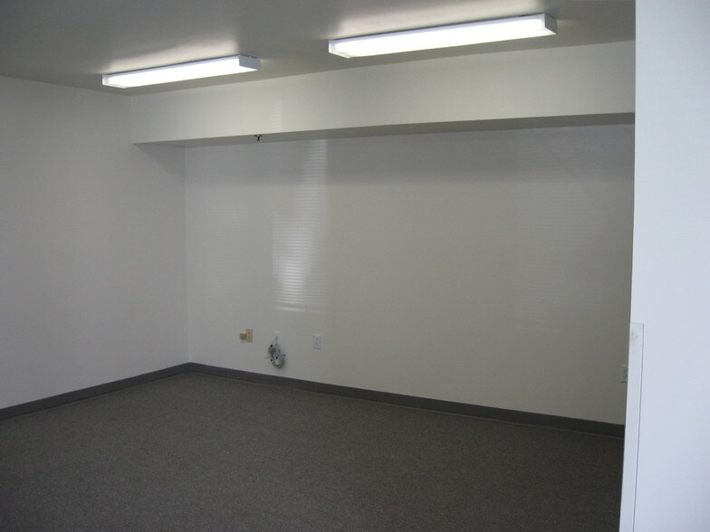 More Photos Of 123-125 Washington St, Foxborough Warehouse For Lease