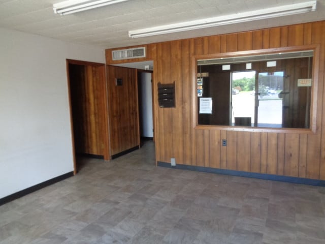 More Photos Of 903 Industrial St, Clute Unknown For Lease