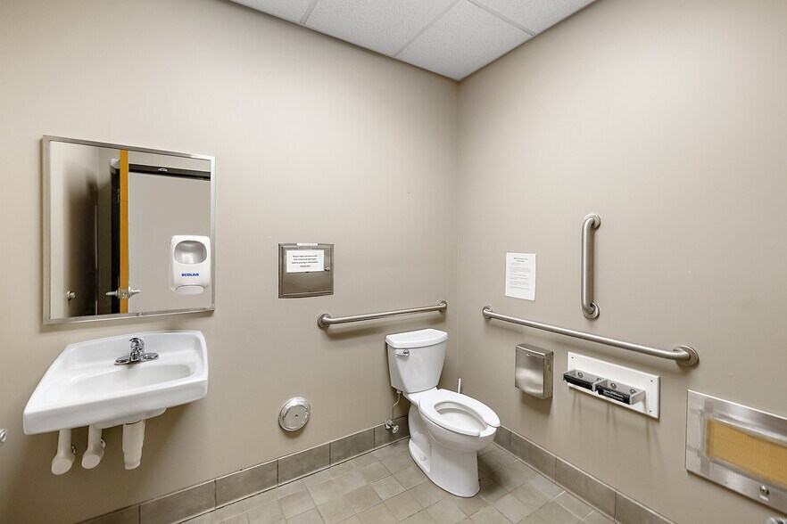 More Photos Of 1794 N Lapeer Rd, Lapeer Medical For Sale