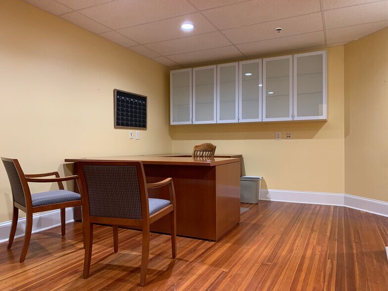 More Photos Of 320 E Clayton St, Athens Office For Lease