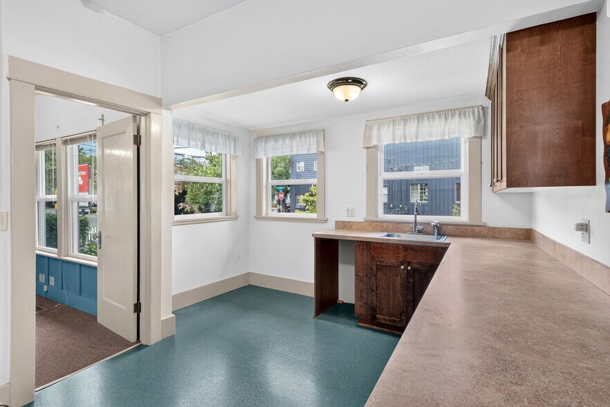 More Photos Of 8606 SE 17th Ave, Portland Office For Lease