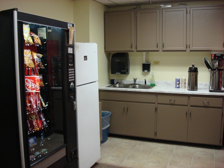 More Photos Of 14 7th Ave N, Saint Cloud Office For Sale