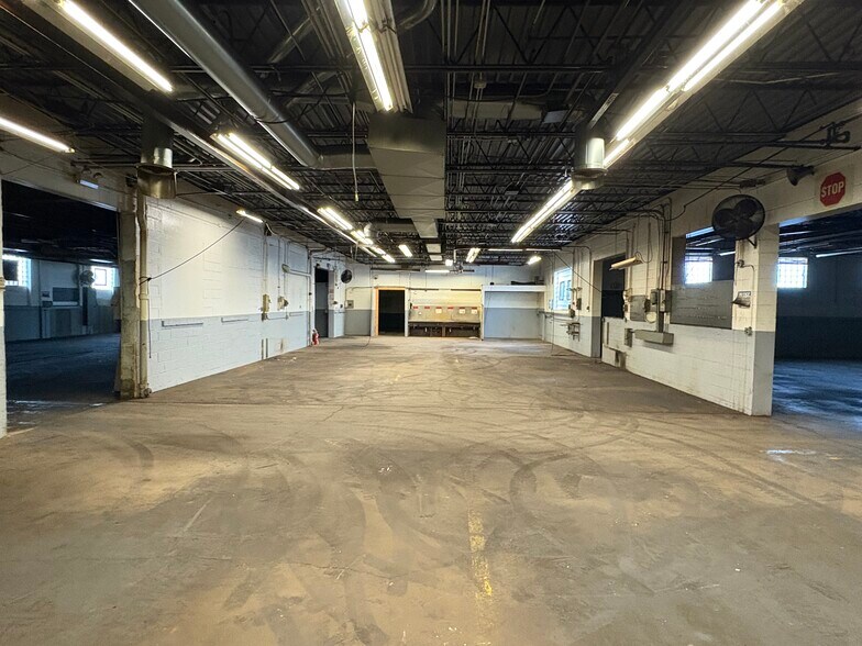 More Photos Of 955 Military Rd, Buffalo Manufacturing For Lease