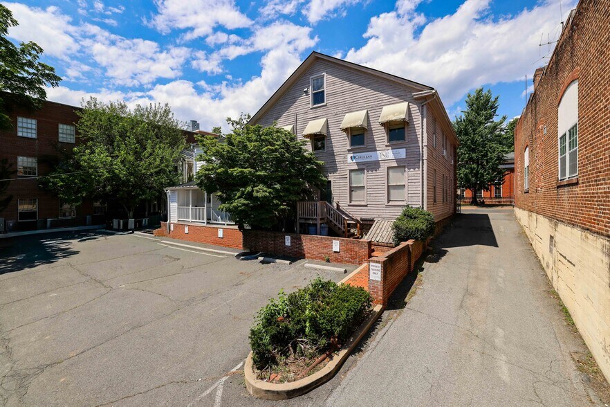 More Photos Of 3 E Market St, Leesburg Office For Sale