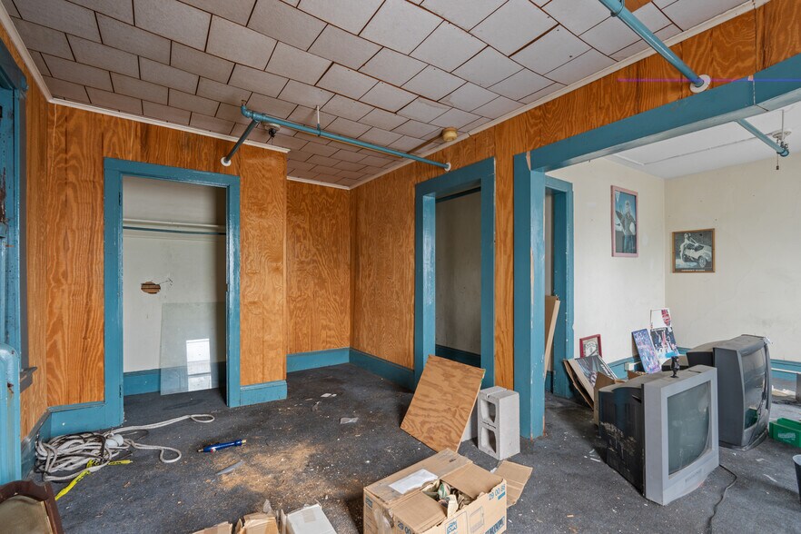 More Photos Of , Utica Unknown For Sale