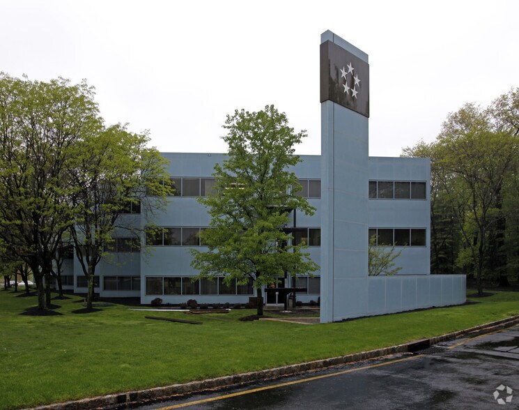 More Photos Of 293 Eisenhower Pky, Livingston Office For Lease