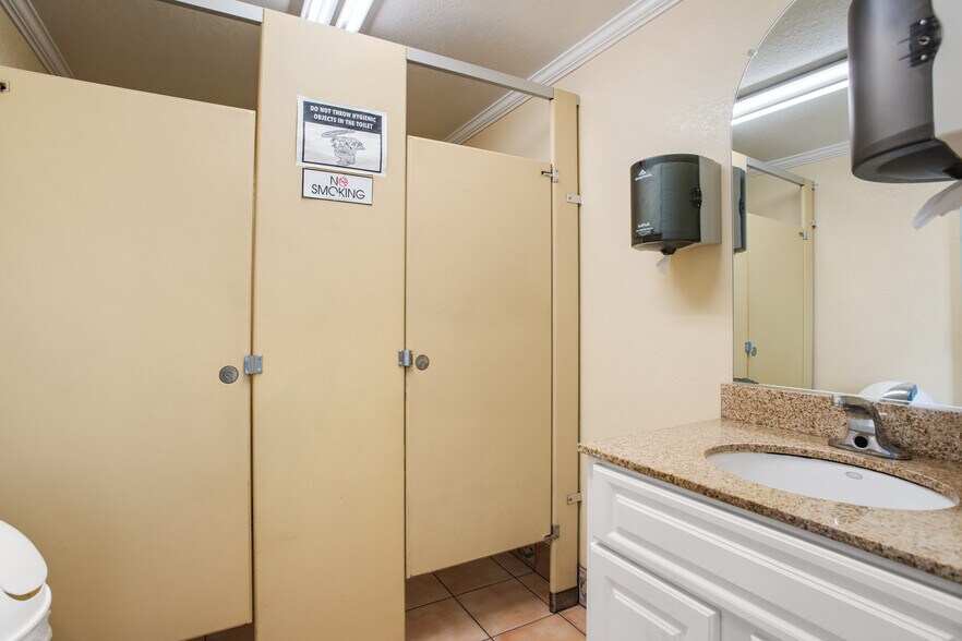 More Photos Of 2170 S El Camino Real, Oceanside Office For Lease