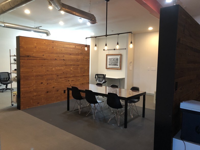 More Photos Of 3700 Thompson St, Austin Loft Creative Space For Lease