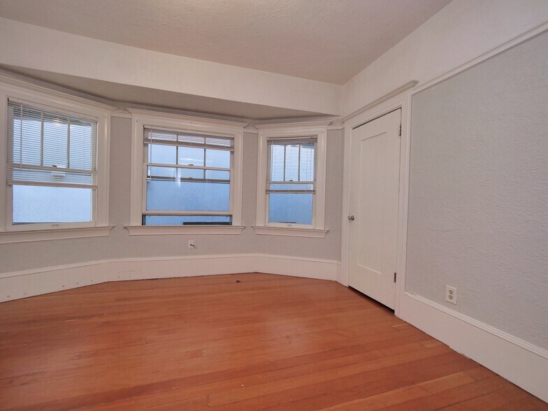 More Photos Of 1901-1903 H St, Sacramento Apartments For Sale