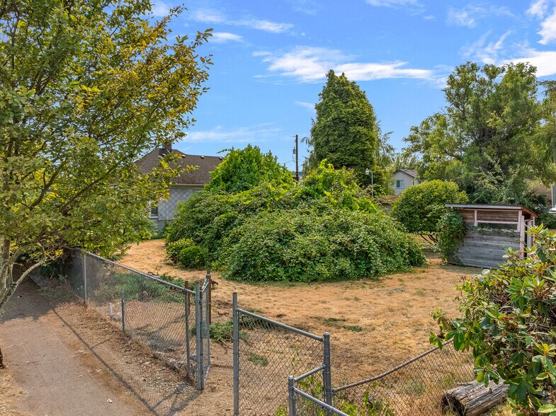 More Photos Of 1445 S Cloverdale St, Seattle Land For Sale