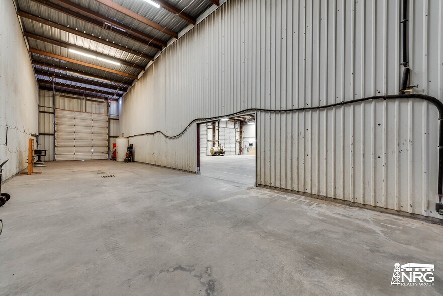 More Photos Of 800 S Meadow Ave, Odessa Warehouse For Sale
