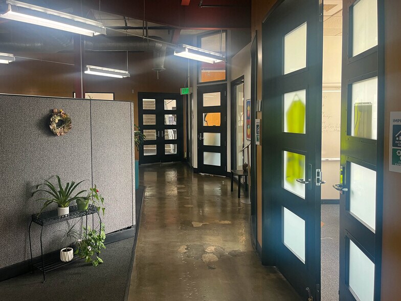More Photos Of 3686 E Olympic Blvd, Los Angeles Warehouse For Lease
