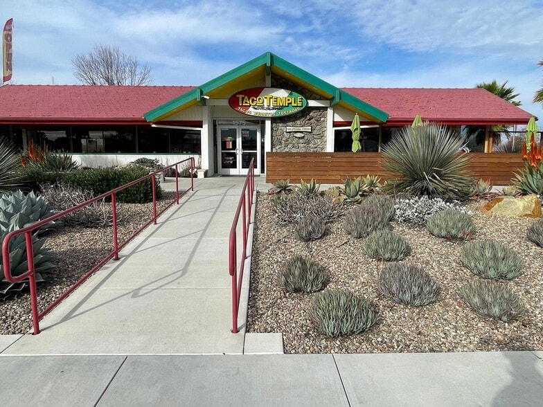 More Photos Of 1575 Calle Joaquin, San Luis Obispo Restaurant For Sale