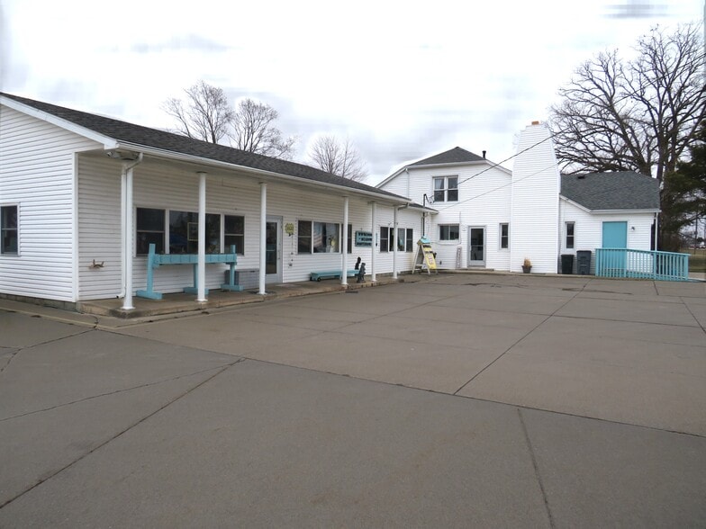 More Photos Of 8622 Dixie Hwy, Fair Haven Flex For Sale