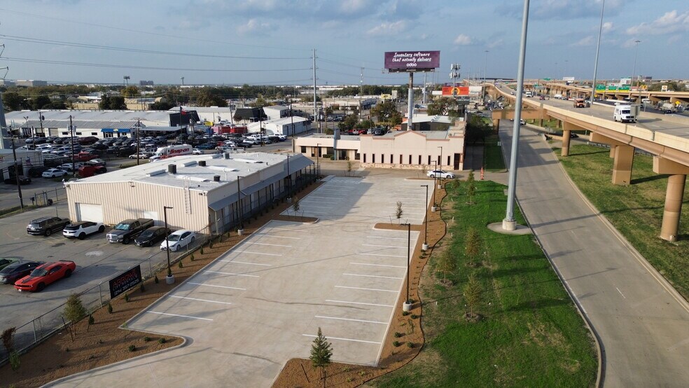 More Photos Of 11311 N Stemmons Fwy, Dallas Storefront For Sale