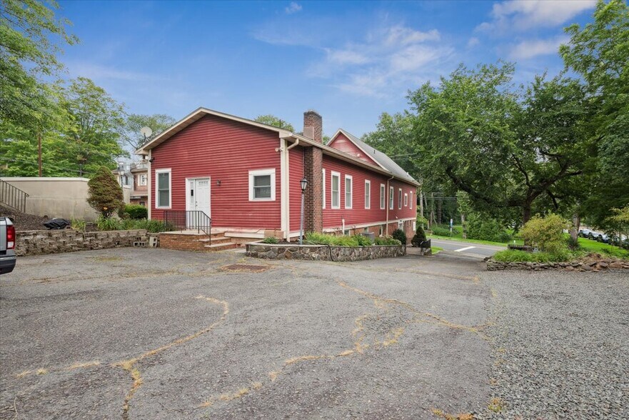 More Photos Of 192 Central Ave, Stirling Office For Sale