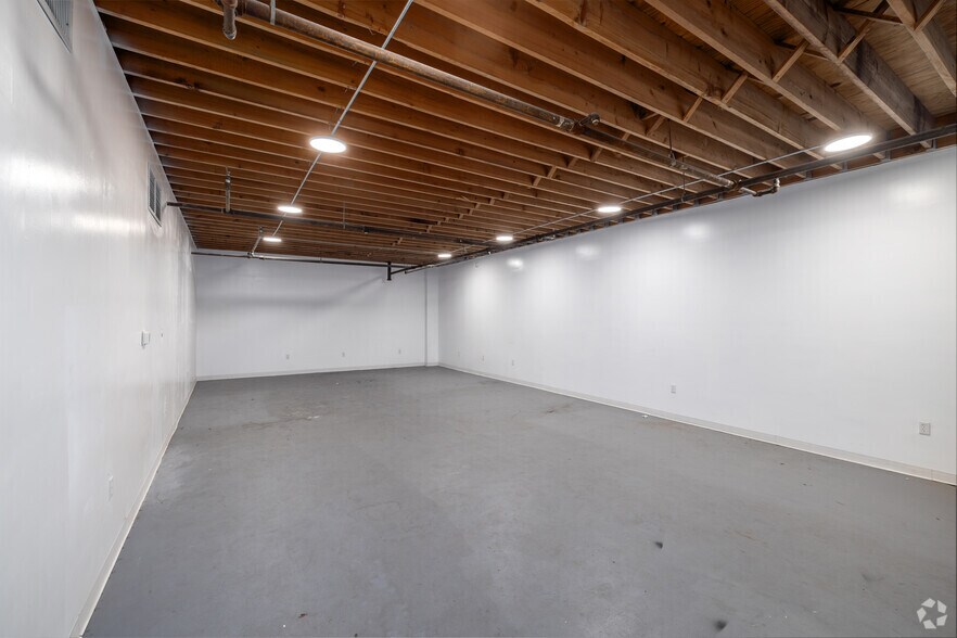 More Photos Of 5240-5260 NW 167th St, Hialeah Warehouse For Lease