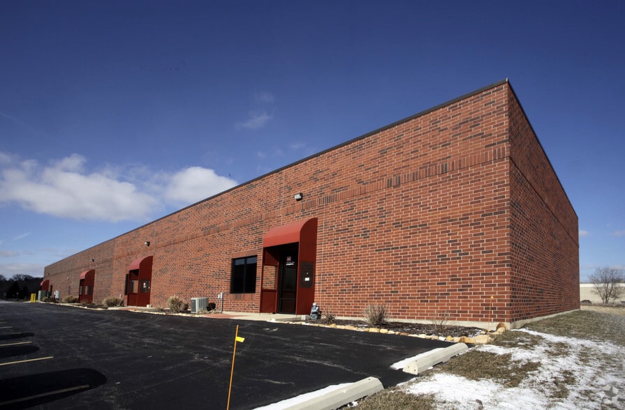 More Photos Of 805 Forestwood Dr, Romeoville Warehouse For Lease