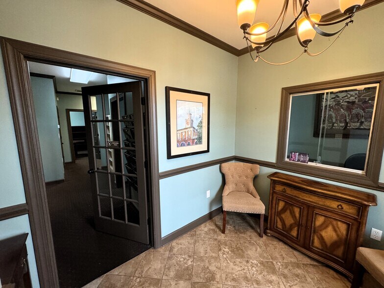 More Photos Of 2413 Robeson St, Fayetteville Office For Lease