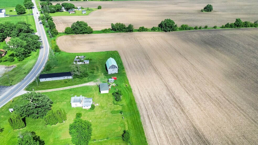 More Photos Of 41W597 US Highway 20, Hampshire Flex For Sale