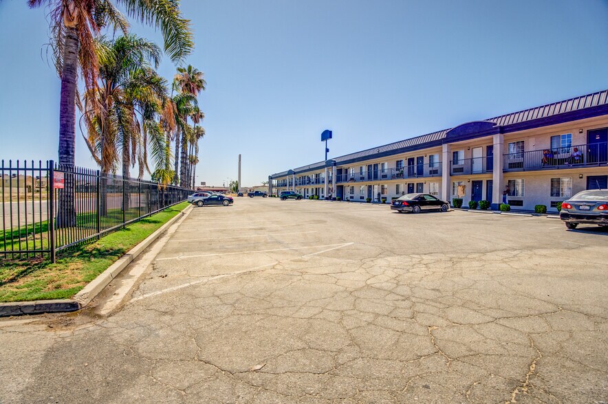More Photos Of 2700 White Ln, Bakersfield Apartments For Sale