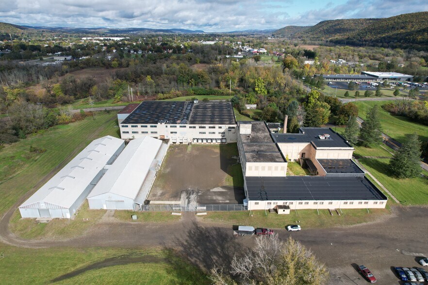 More Photos Of 1575 Lake St, Elmira Manufacturing For Lease