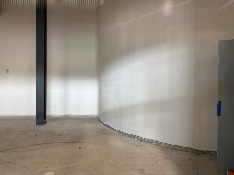 More Photos Of 15 Lund Rd, Saco Light Manufacturing For Lease