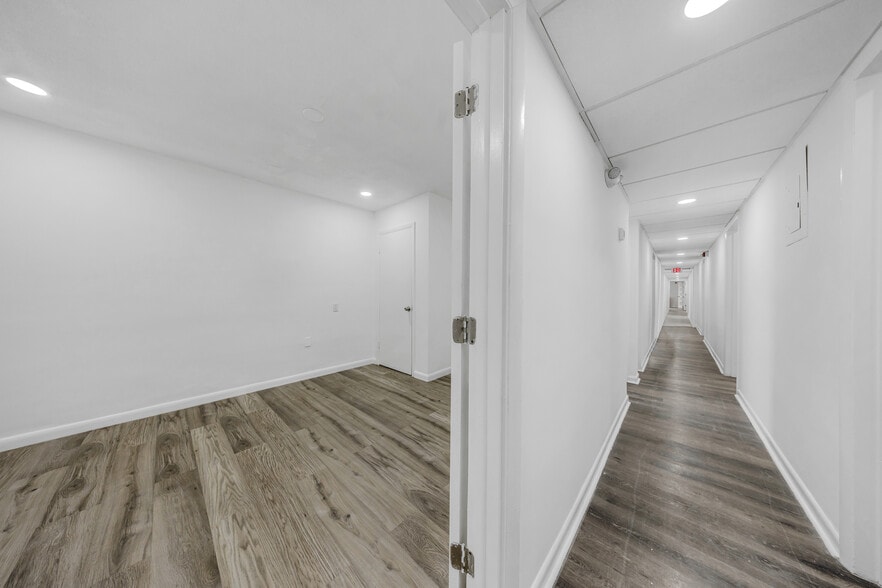 More Photos Of 7550 W 2nd Ct, Hialeah Warehouse For Lease