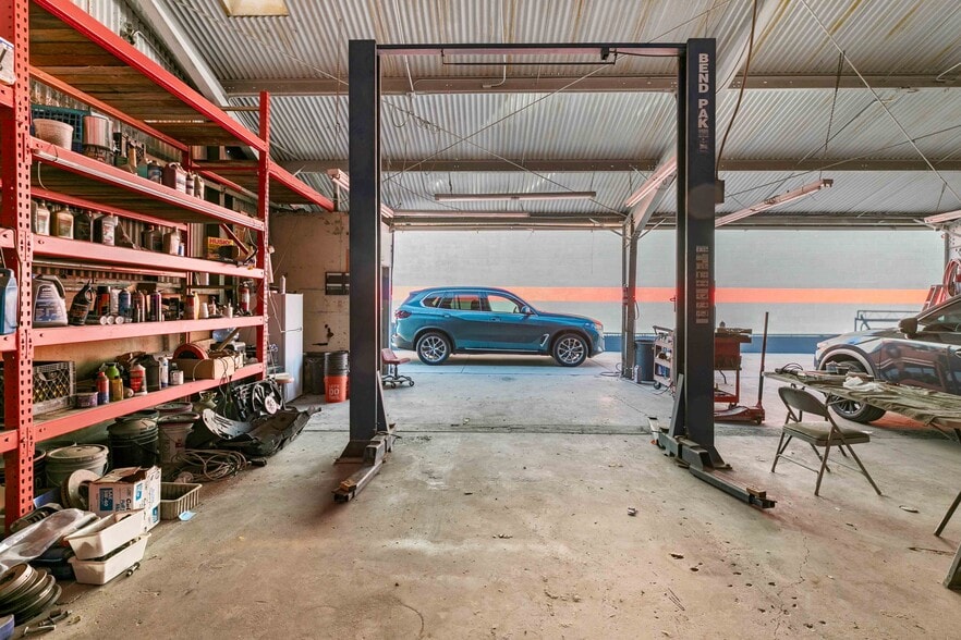 More Photos Of 11686 Sheldon St, Sun Valley Warehouse For Lease