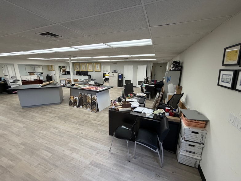 More Photos Of 8626-8635 Wilbur Ave, Northridge Warehouse For Lease