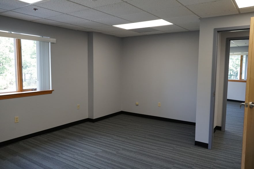 More Photos Of 100 Treble Cove Rd, Billerica Medical For Lease