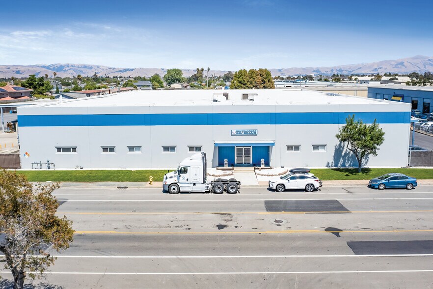 Primary Photo Of 8239 Enterprise Dr, Newark Manufacturing For Sale