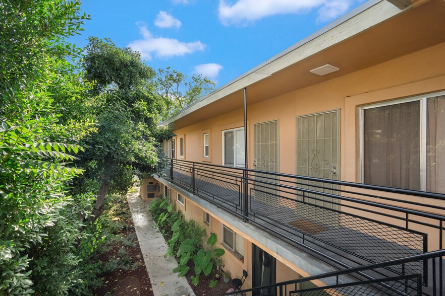 More Photos Of 11447 Tiara St, North Hollywood Apartments For Sale