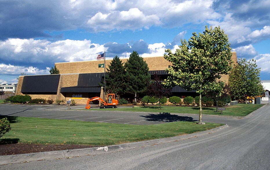 More Photos Of 2702 W Valley Hwy, Auburn Warehouse For Lease